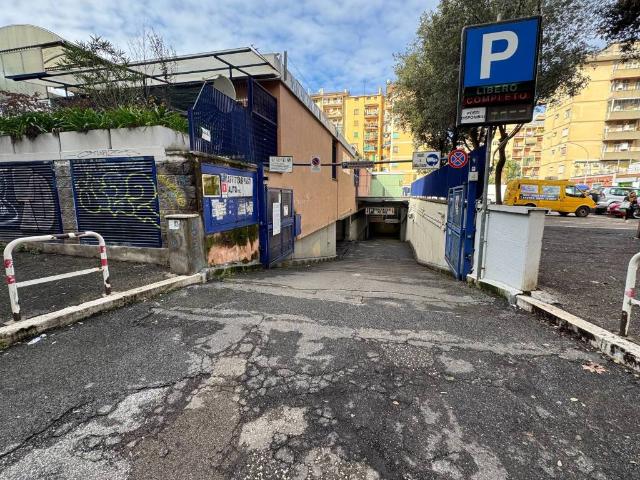 Box / Garage in vendita a Roma RM