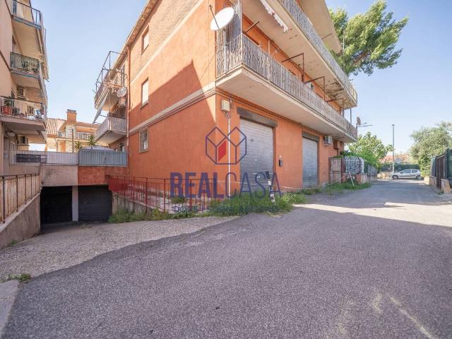 Box / Garage in vendita a Roma RM