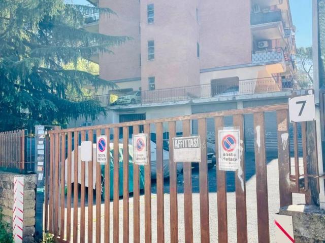 Box / Garage in vendita a Roma RM