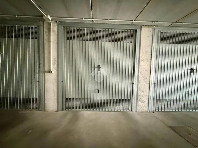Box / Garage in vendita a Rogno BG