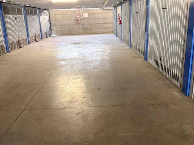 Box / Garage in vendita a Rozzano MI