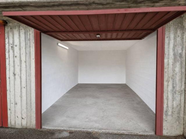 Box / Garage in vendita a Rozzano MI