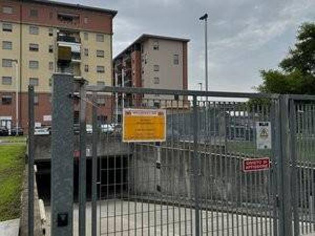 Box / Garage in vendita a Rozzano MI