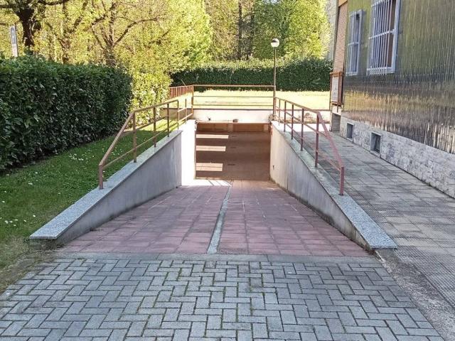 Box / Garage in vendita a Rozzano MI