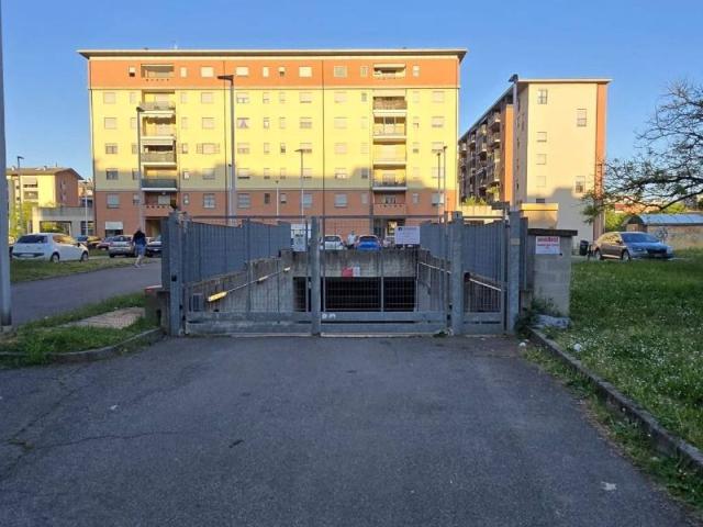 Box / Garage in vendita a Rozzano MI