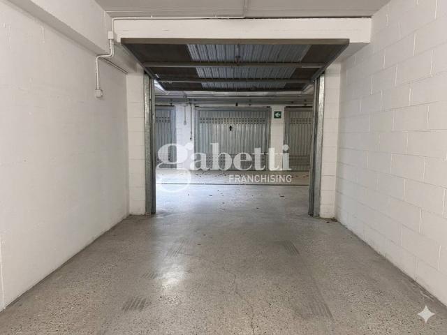 Box / Garage in vendita a Scandicci FI