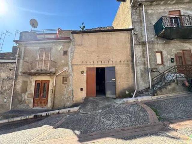 Box / Garage in vendita a Sciara PA
