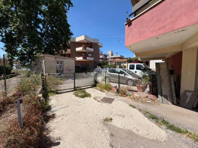 Box / Garage in vendita a Santa Marinella RM