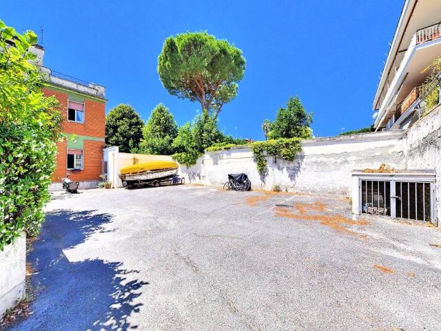 Box / Garage in vendita a Santa Marinella RM