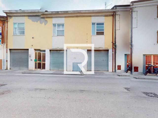 Box / Garage in vendita a Santarcangelo di Romagna RN