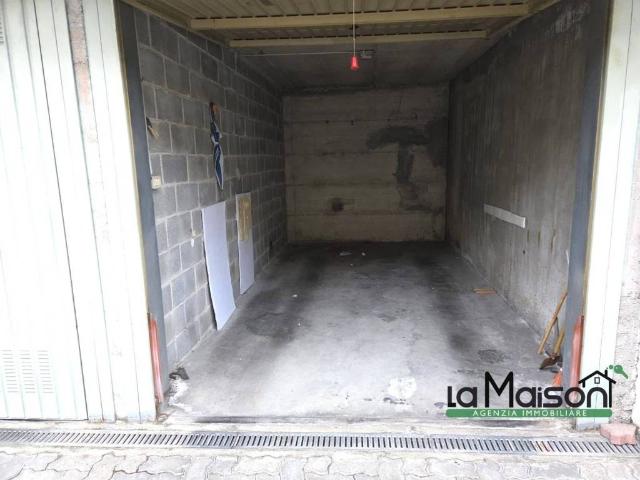 Box / Garage in vendita a Santhià VC