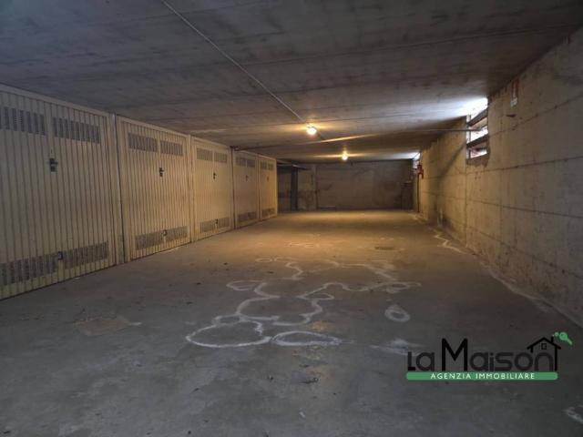 Box / Garage in vendita a Santhià VC
