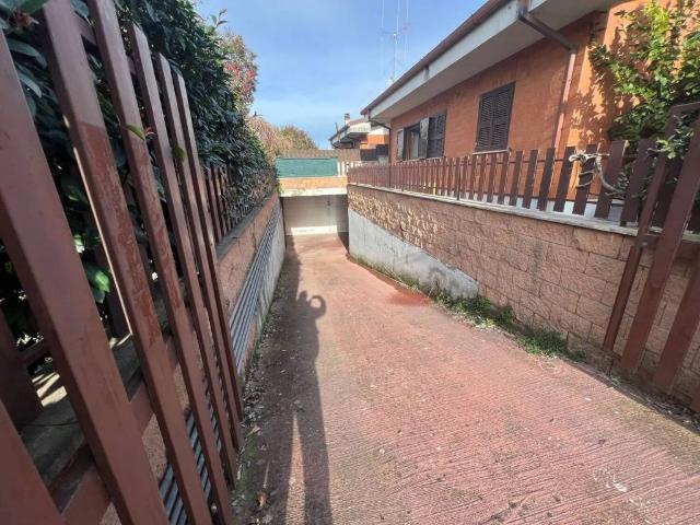 Box / Garage in vendita a San Cesareo RM
