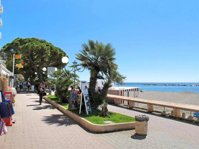 Box / Garage in vendita a San Bartolomeo al Mare IM
