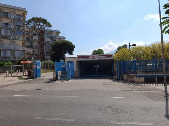 Box / Garage in vendita a San Giorgio a Cremano NA