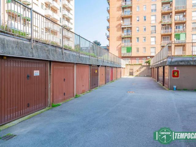 Box / Garage in vendita a San Donato Milanese MI