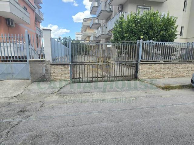 Box / Garage in vendita a San Nicola la Strada CE