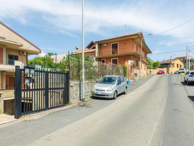 Box / Garage in vendita a San Pietro Clarenza CT