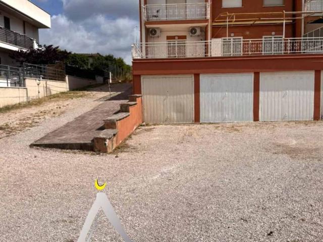 Box / Garage in vendita a Sabaudia LT