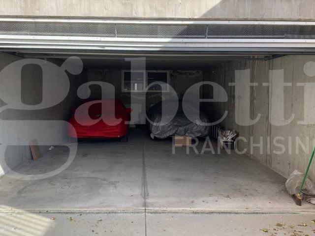 Box / Garage in vendita a Senago MI
