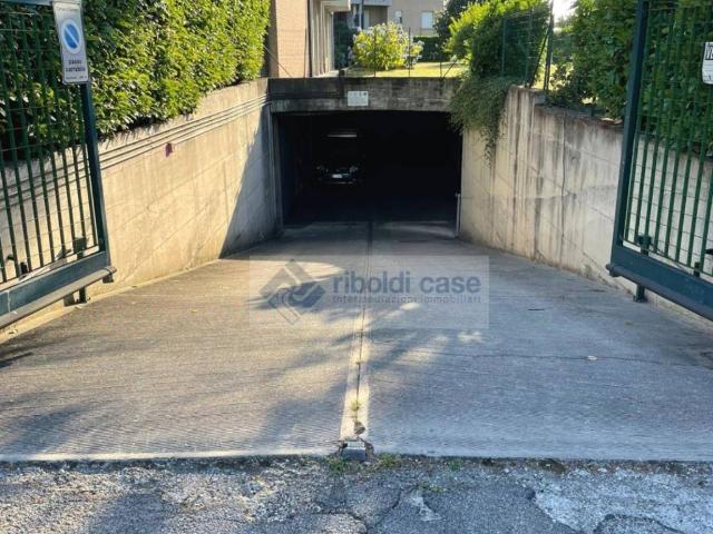 Box / Garage in vendita a Seregno MB
