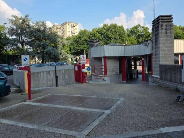 Box / Garage in vendita a Sesto San Giovanni MI
