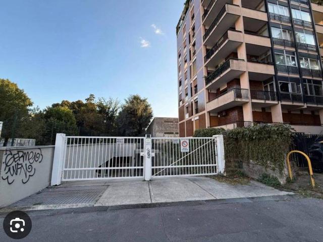 Box / Garage in vendita a Sesto San Giovanni MI