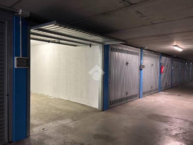 Box / Garage in vendita a Settimo Milanese MI