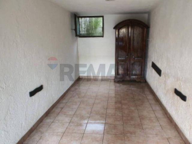 Box / Garage in vendita a Sirmione BS