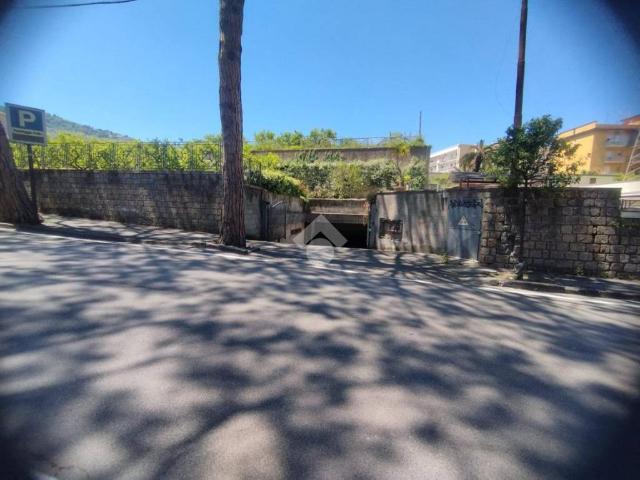 Box / Garage in vendita a Sorrento NA