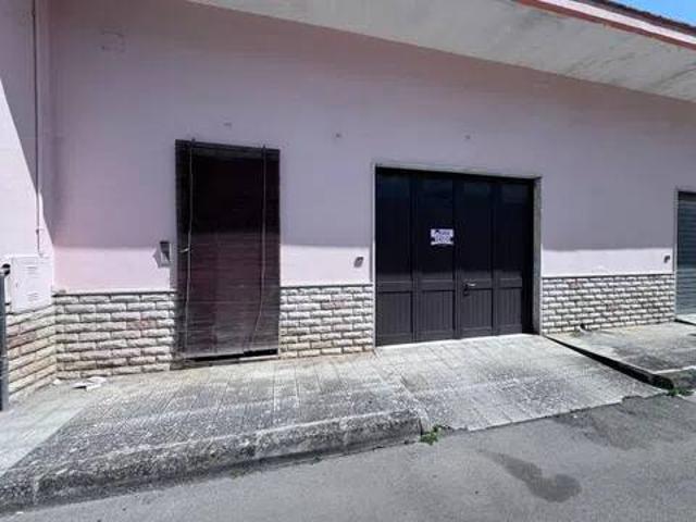 Box / Garage in vendita a Squinzano LE