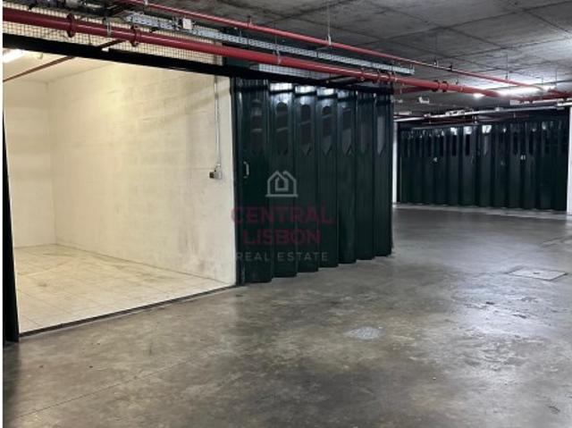 Box de estacionamento no Parque das Nações Avenida do Pacífico, Lisboa