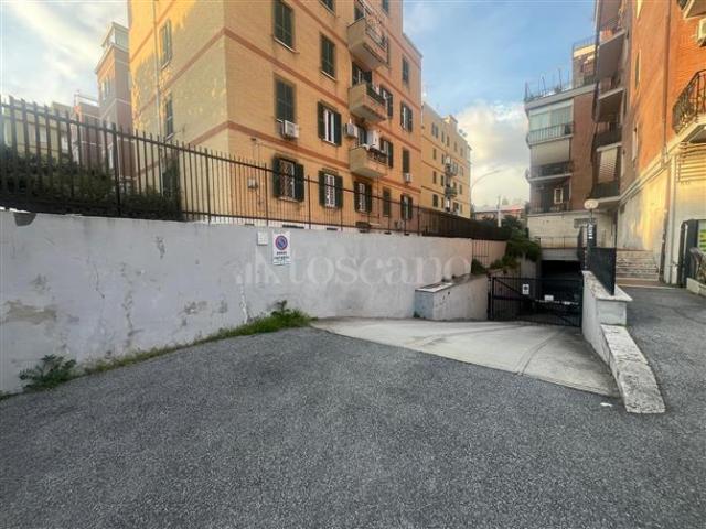 Box di 45 mq a Portuense, Villa Bonelli Roma