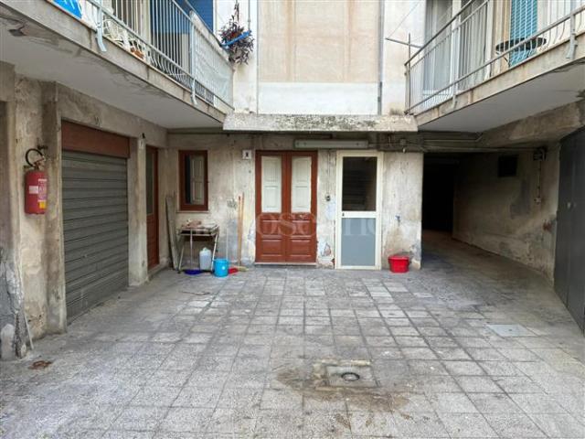 Box di 79 mq a Province, Picanello Catania
