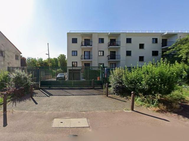 BOX EN SOUS SOL/ CRETEIL