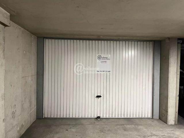 Box fermé, av de la timone