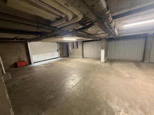 Box fermé dans parking sous terrain sécurisé