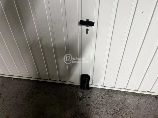 BOX FERME DANS RESIDENCE SECURISEE