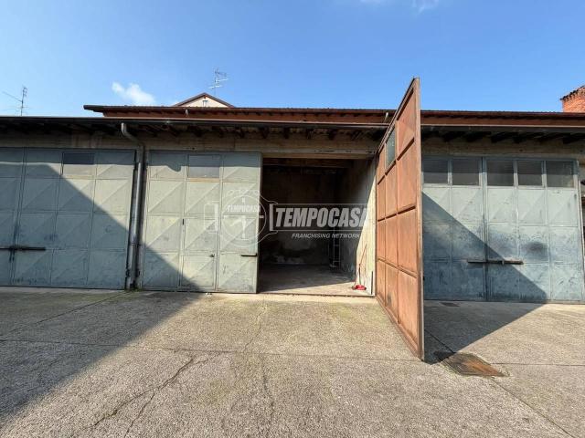 Box in affitto a Bareggio