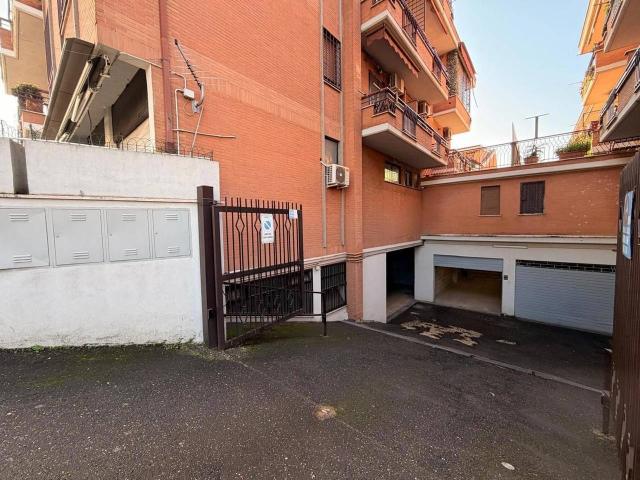 Box in affitto a Roma