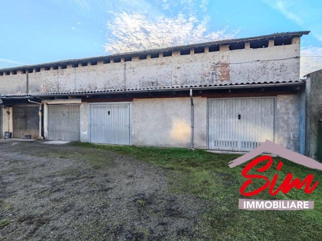 Box in vendita a Novara