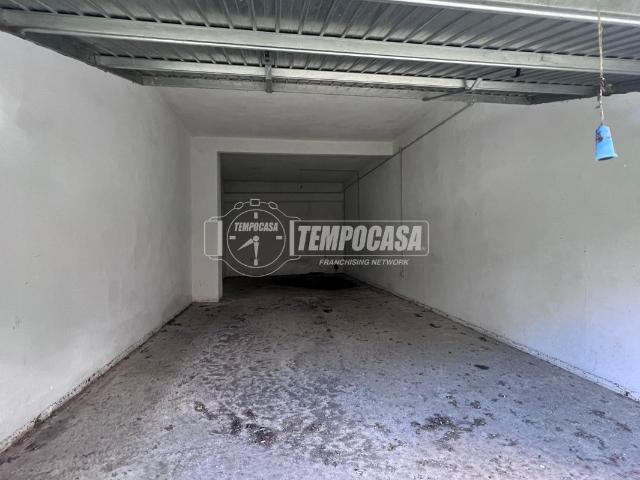 Box in vendita a Ovada