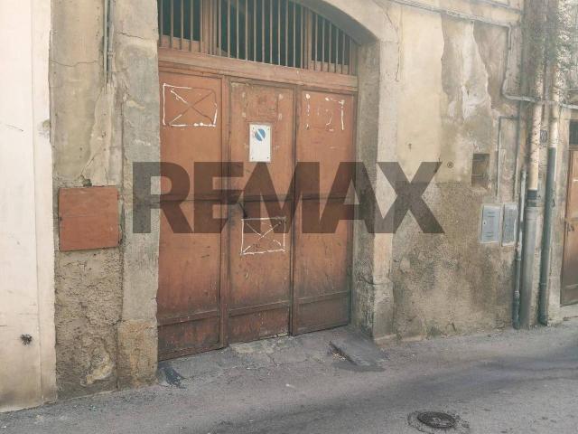 Box in vendita a Caltagirone