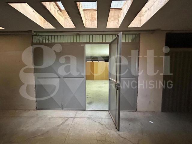 Box in vendita a Canosa Di Puglia