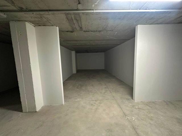 Box in vendita a Cecina