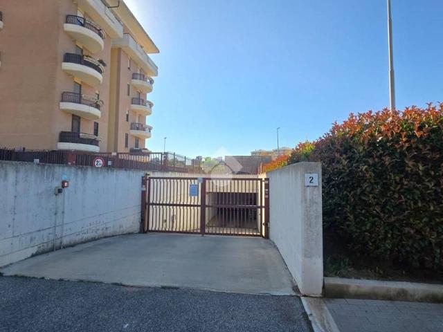 Box in vendita a Pomezia
