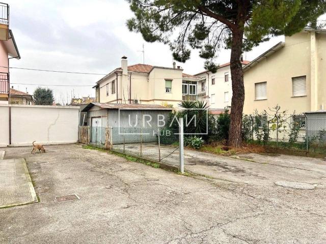 Box in vendita a Rimini