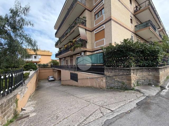 Box in vendita a Roma