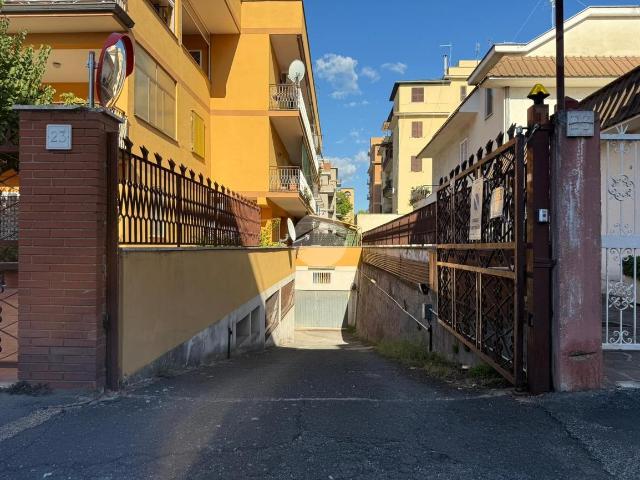 Box in vendita a Roma
