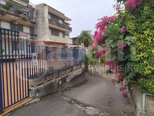 Box in vendita a Sant'Agata Li Battiati
